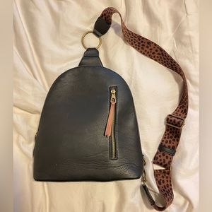 Universal thread cheetah and black shoulder strap bag 🐆